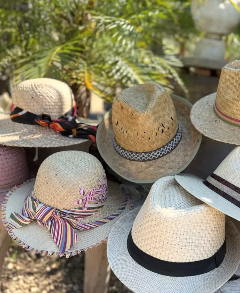 Chapeaux et paniers de paille pour l’été